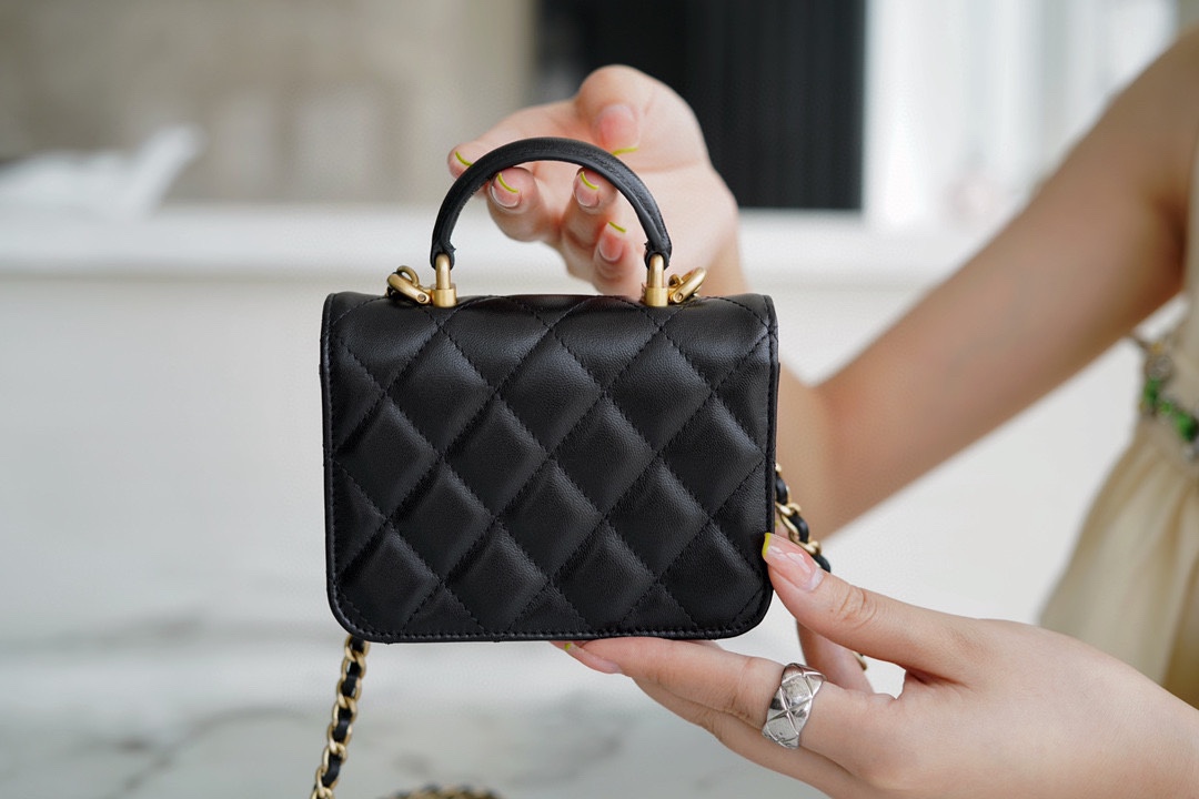 𝐂𝐇𝐀𝐍𝐄𝐋 ❥𝟚𝟘𝟚𝟚1 Premium Handmade Workshop Handle Coin Purse ❥ Black