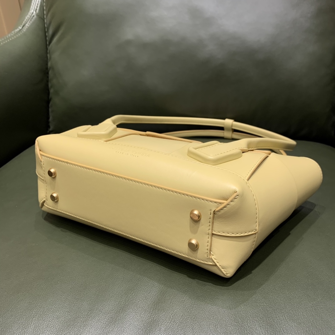 Bottega Veneta  𝙏𝙝𝙚 𝘼𝙧𝙘𝙤 𝟯𝟯 #575943