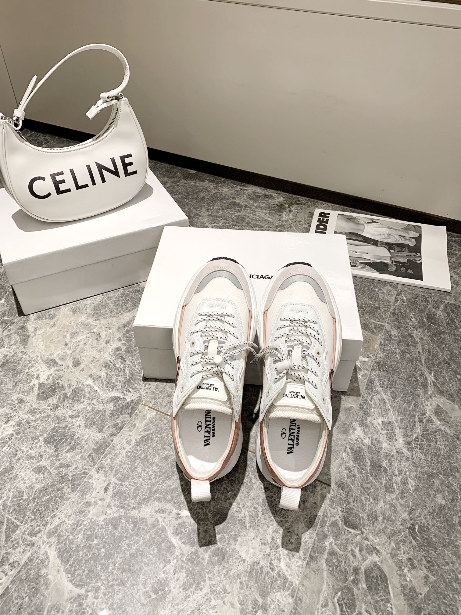 【Valentino】𝟐𝟎𝟐𝟏/𝐒𝐒 𝐧𝐞𝐰 Valentino 2022 ss spring-summer collection of new old man shoes