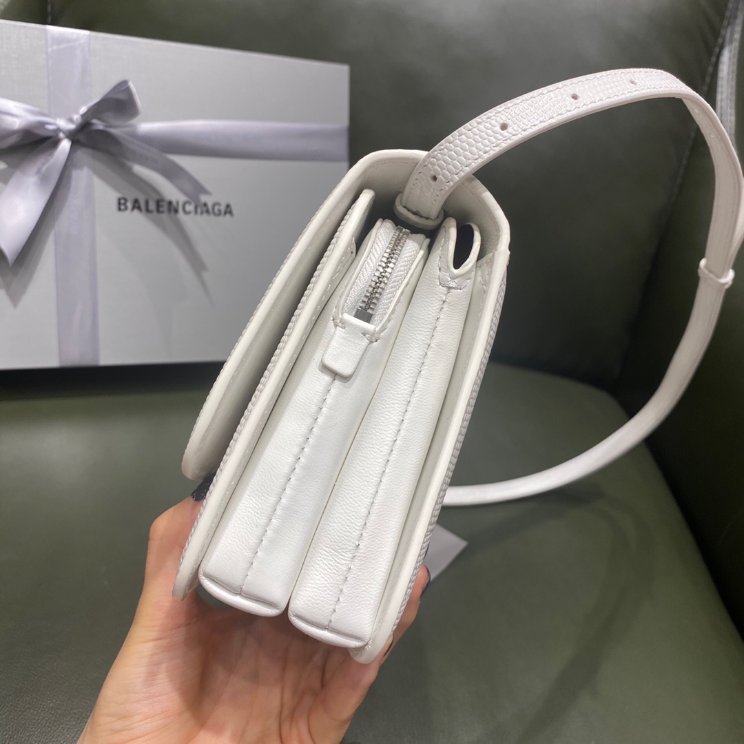 BALENCIAGA 𝘀𝗺𝗮𝗹𝗹 𝗯𝗮𝗴 𝗯𝗮𝗴 Lizard print white with white buckle