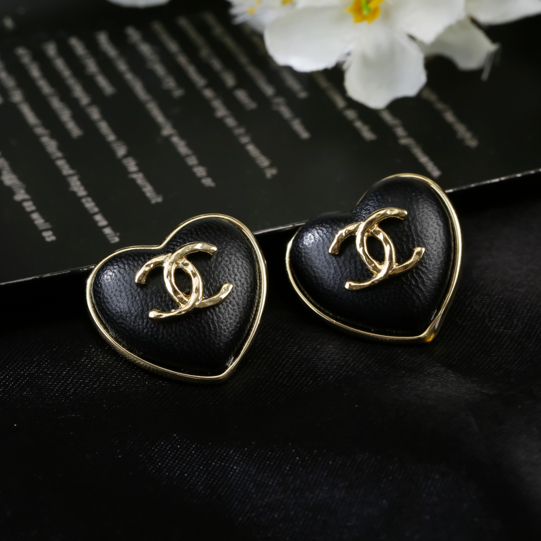 CHANEL🇫🇷Xiaoxiang latest love 💗 lambskin earrings
