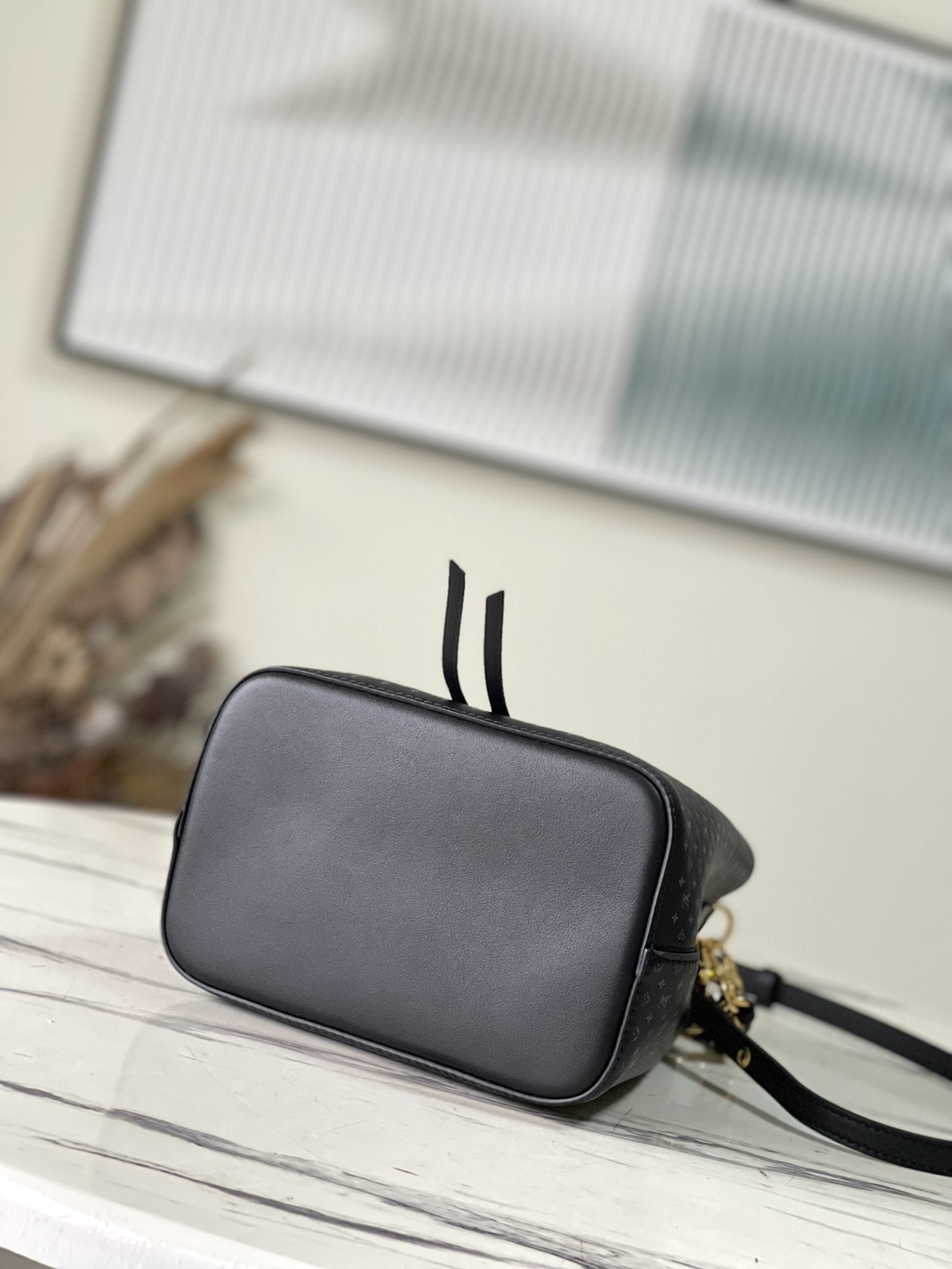 𝐋𝐎𝐔𝐈𝐒 𝐕𝐔𝐈𝐓𝐓𝐎𝐍     M22598