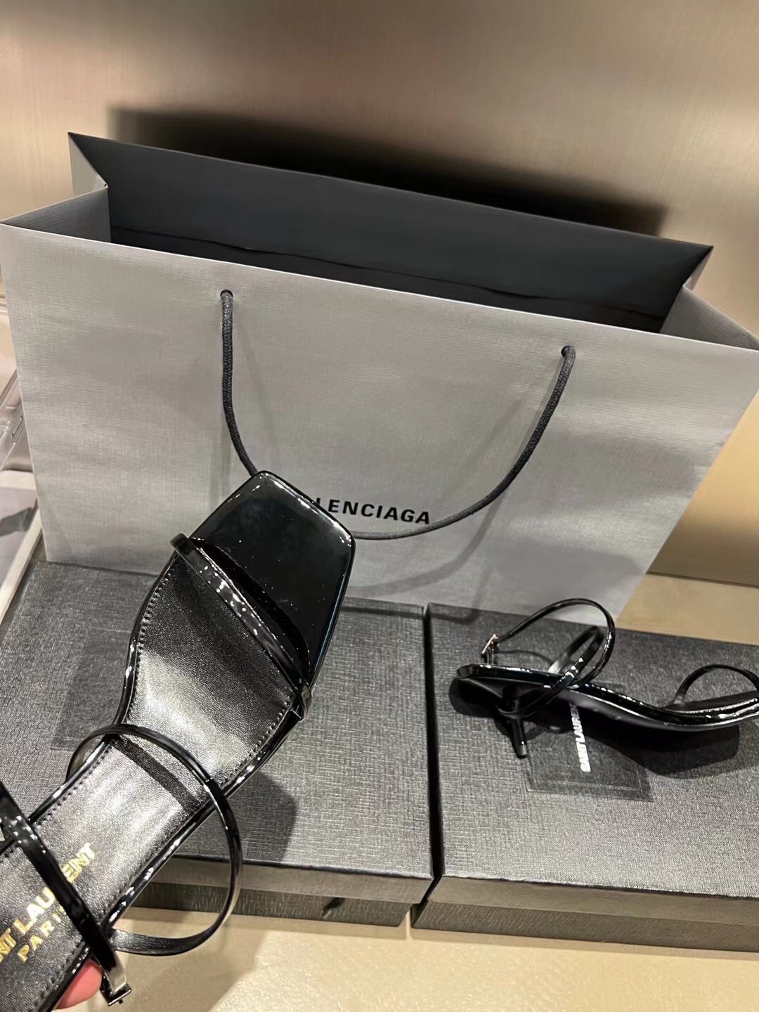 𝙎𝙖𝙞𝙣𝙩 𝙇𝙖𝙪𝙧𝙚𝙣𝙩 | 𝟐𝟎𝟐𝟐/𝐒𝐒 𝐧𝐞𝐰 YSL｜New Roman sandals crystal sheepskin