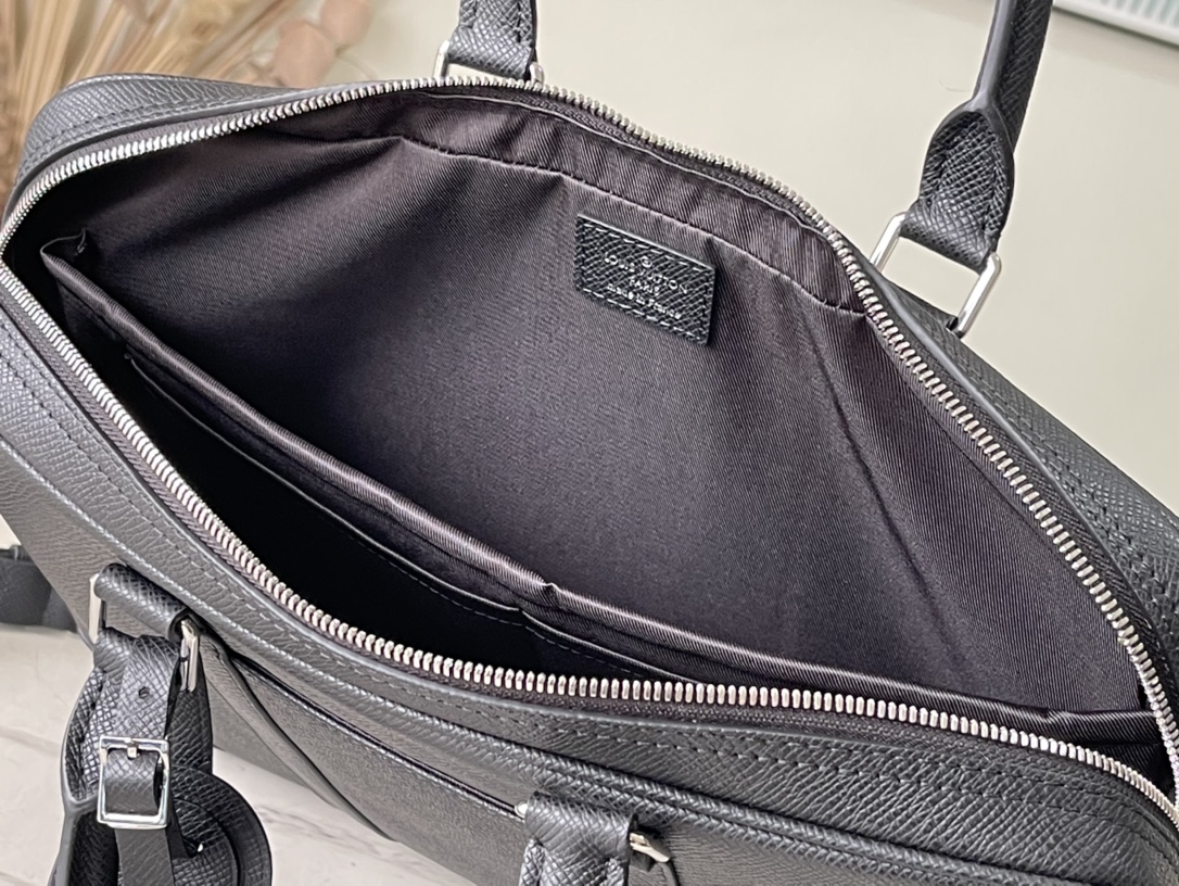 𝐋𝐎𝐔𝐈𝐒 𝐕𝐔𝐈𝐓𝐓𝐎𝐍 M30925 cross pattern This Voyage