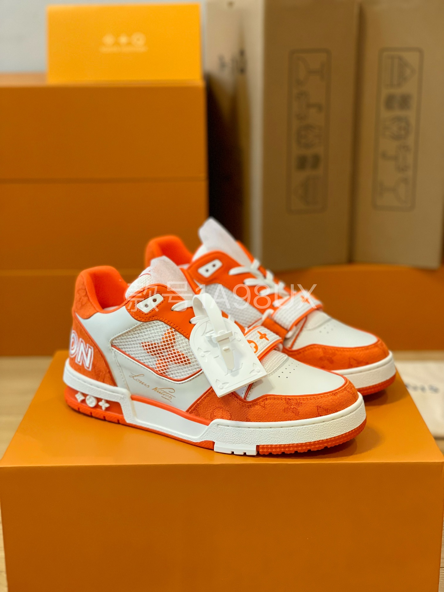 Louis Vuitton Trainer sneakers for couples, style 1A98UX