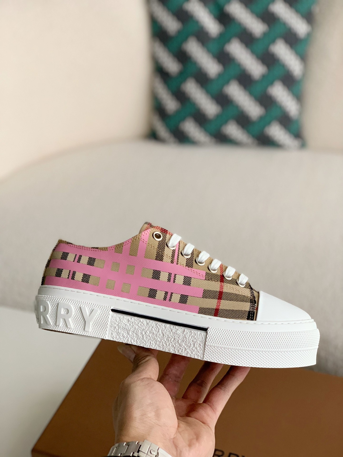 Burberry Low cut casual sports shoes