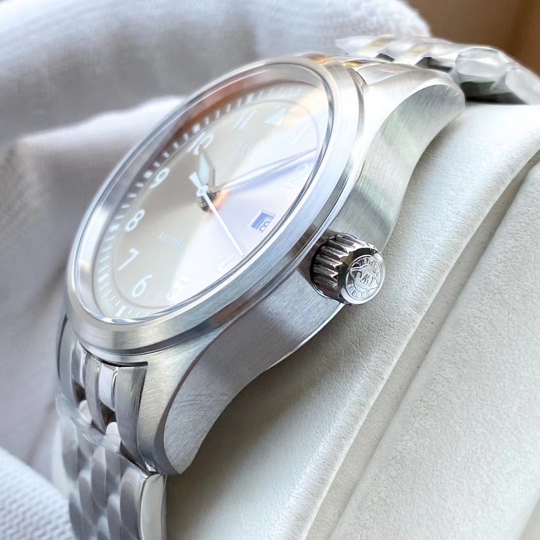 IWC- Pilot's Watch Mark XVIII Heritage with automatic mechanism imported from Asia