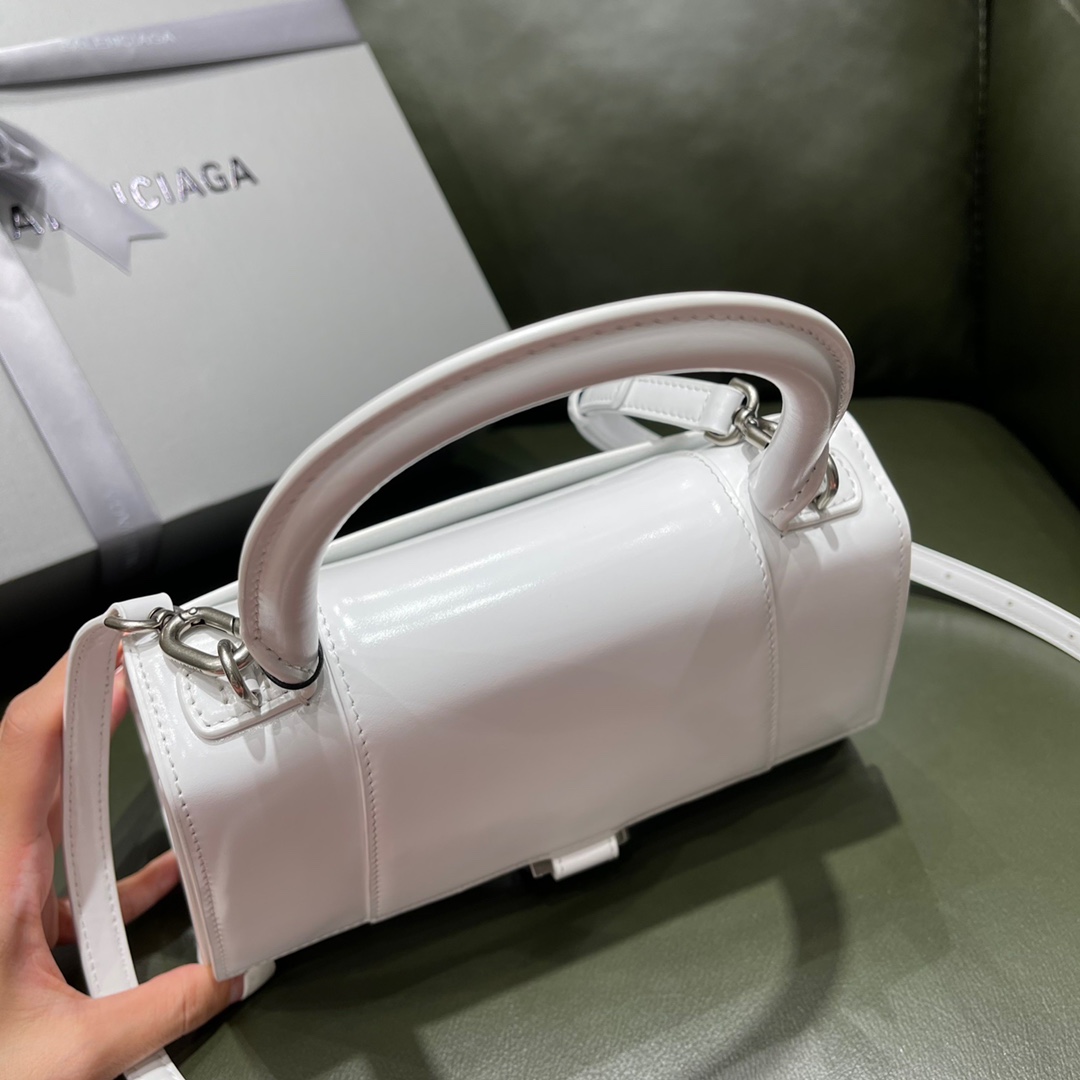 BALENCIAGA 𝐇𝐨𝐮𝐫𝐠𝐥𝐚𝐬𝐬 𝐒 The hourglass bag of the fashion world