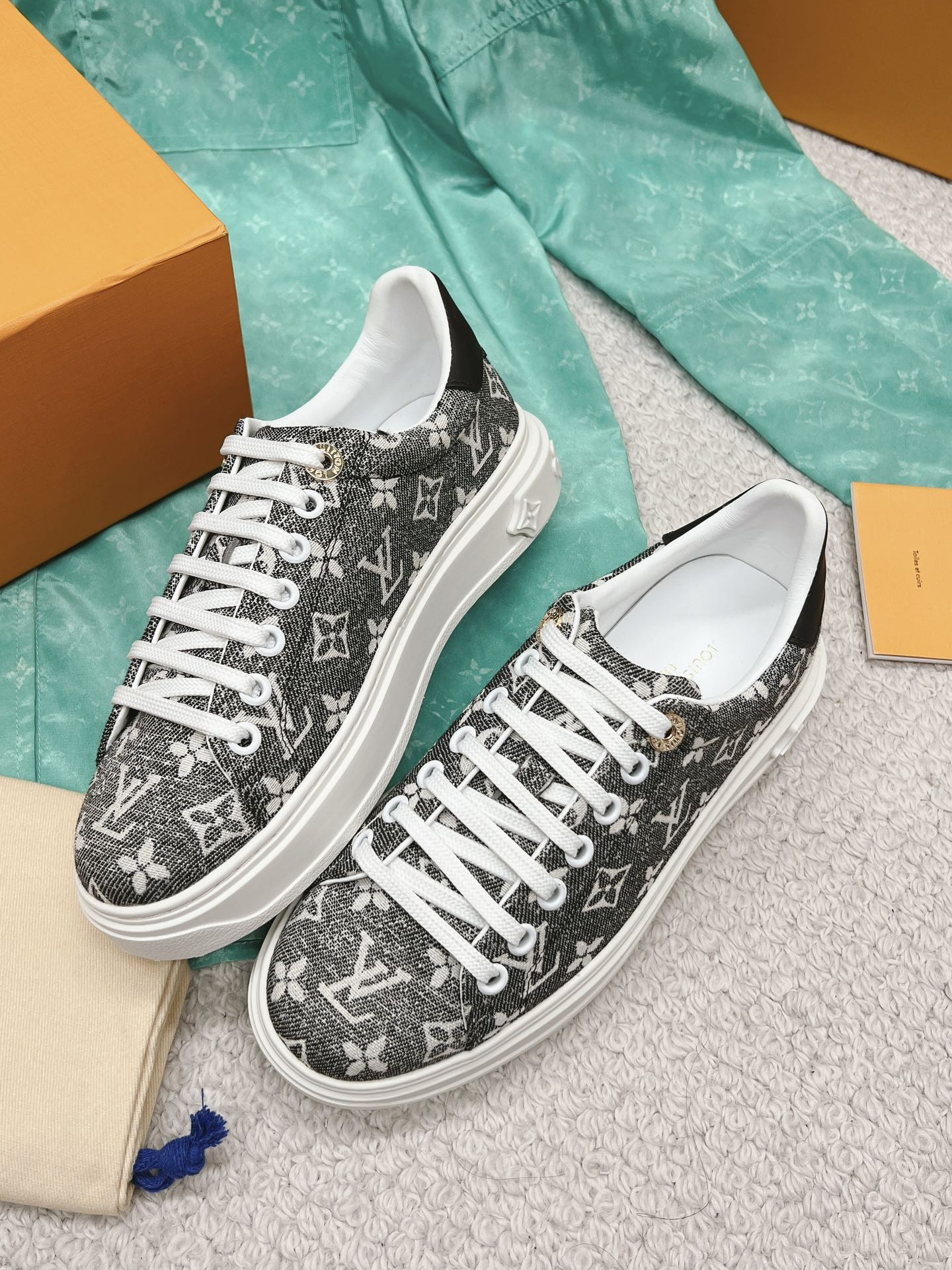 Louis Vuitton x Yayoi Kusama cooperation model classic white shoes 𝐓𝐢𝐦𝐞 𝐨𝐮𝐭 wave point sneakers