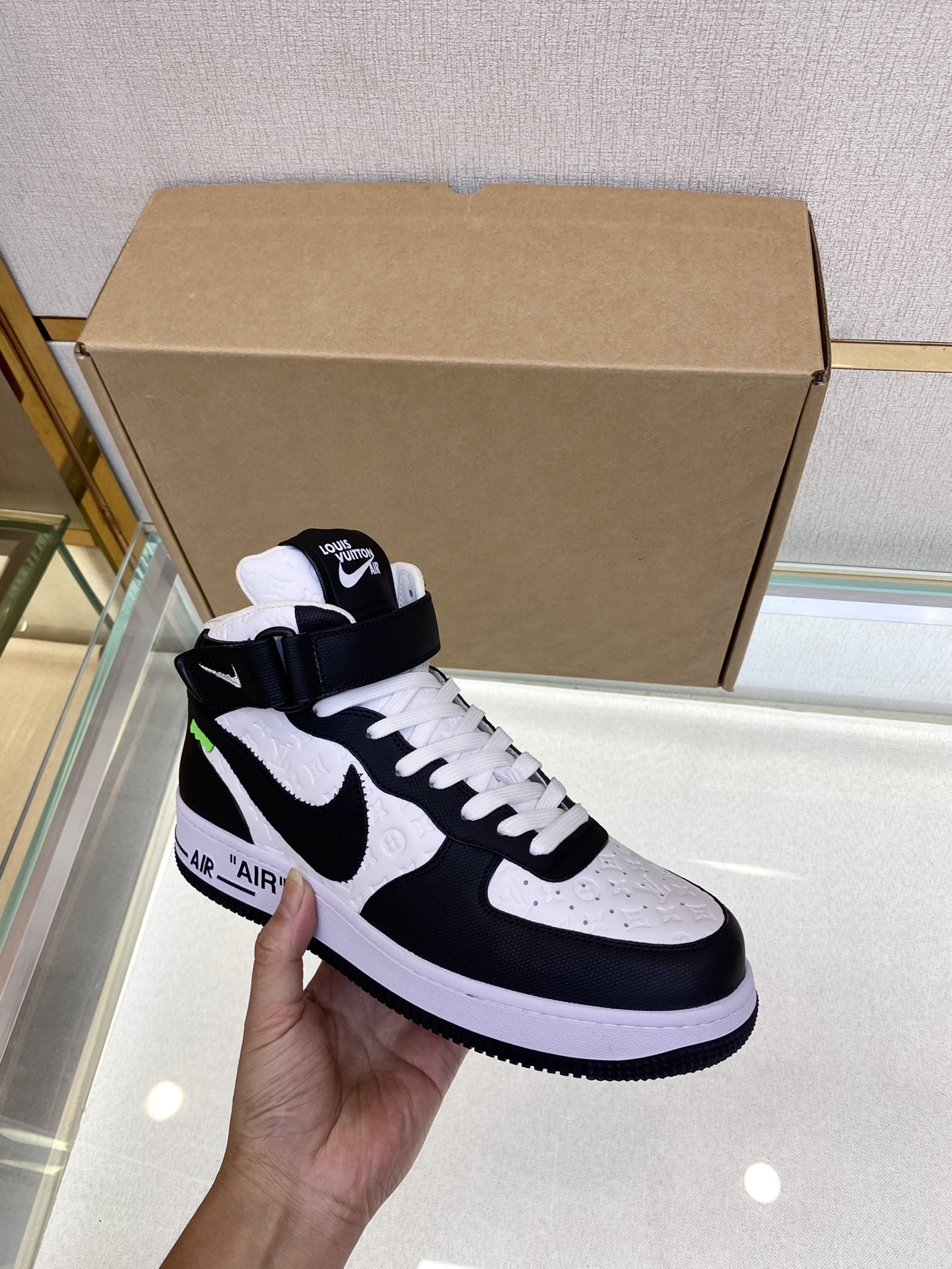 Louis Vuitton Nike Joint 🆕 Men's Abbesses High Top Sneakers