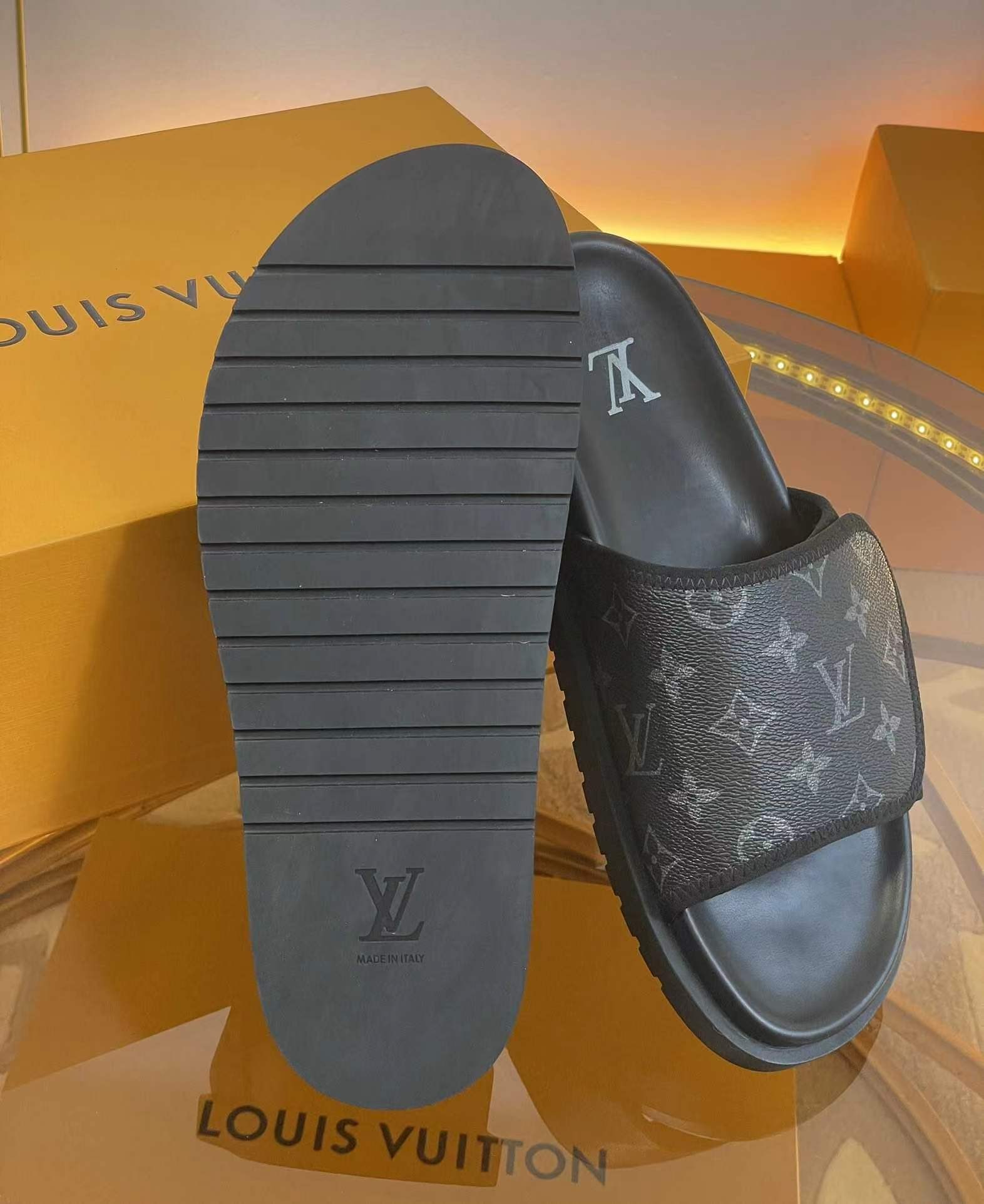 LOUIS VUITTON WOMEN'S SLIPPERS