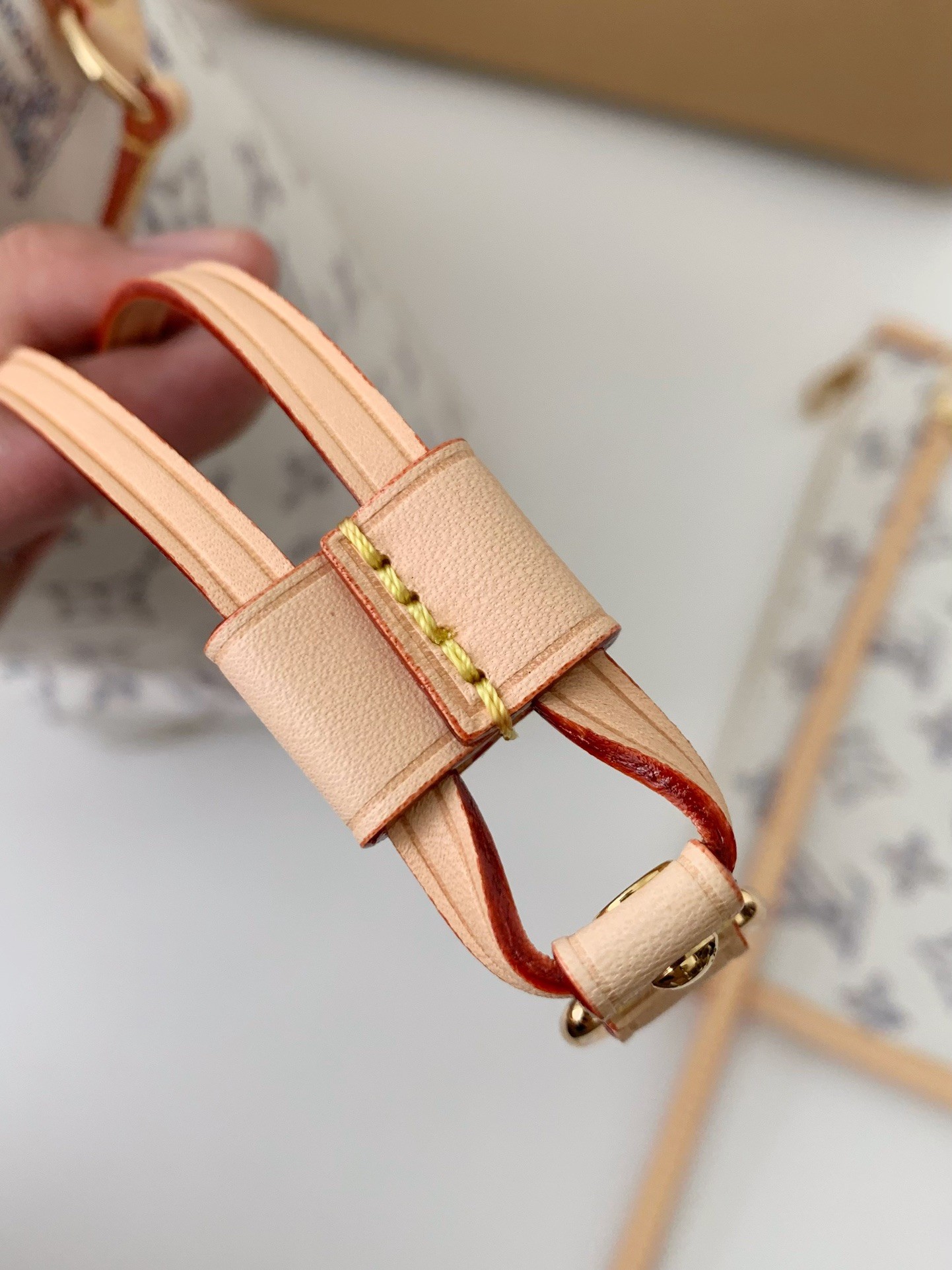 Louis Vuitton Neverfull medium handbag M24905 Size：31*28*14cm