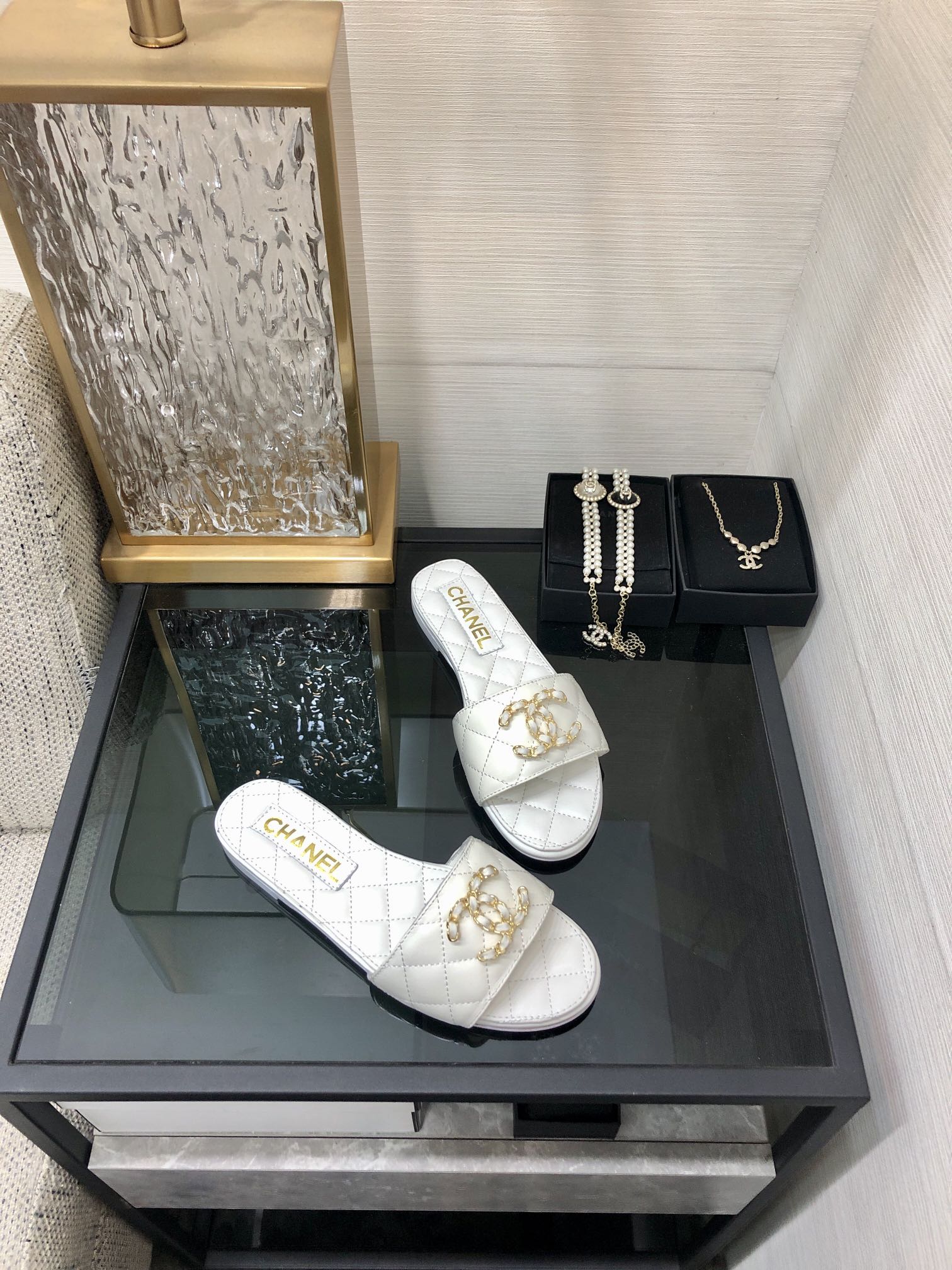 CHANEL 2023 spring and summer latest electric embroidery honey slippers Imported leather outsole