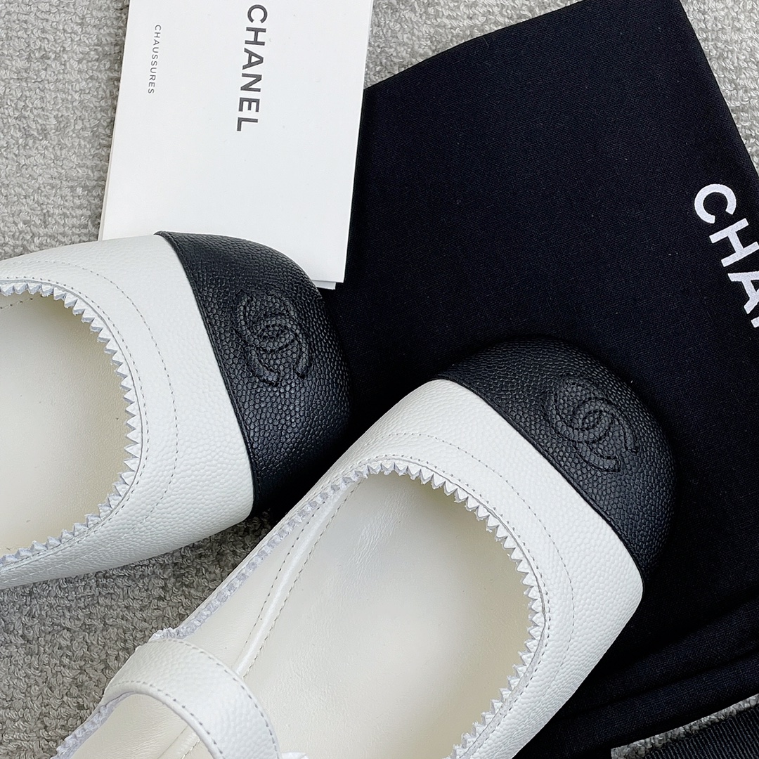 CHANEL Mary Jane shoes caviar sheepskin is that very soft fleshy texture