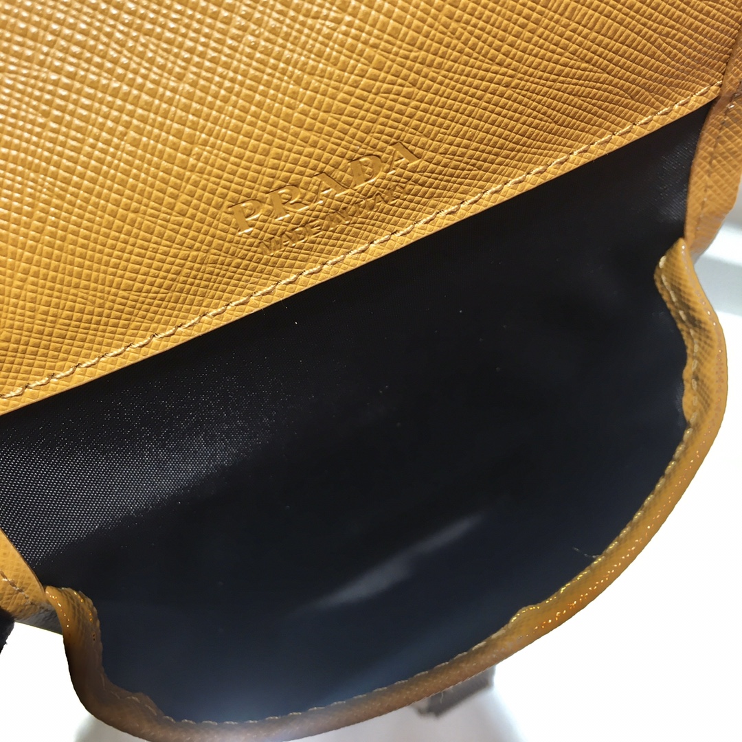 𝐏𝐑𝐀𝐃𝐀𝐀 New cell phone bag