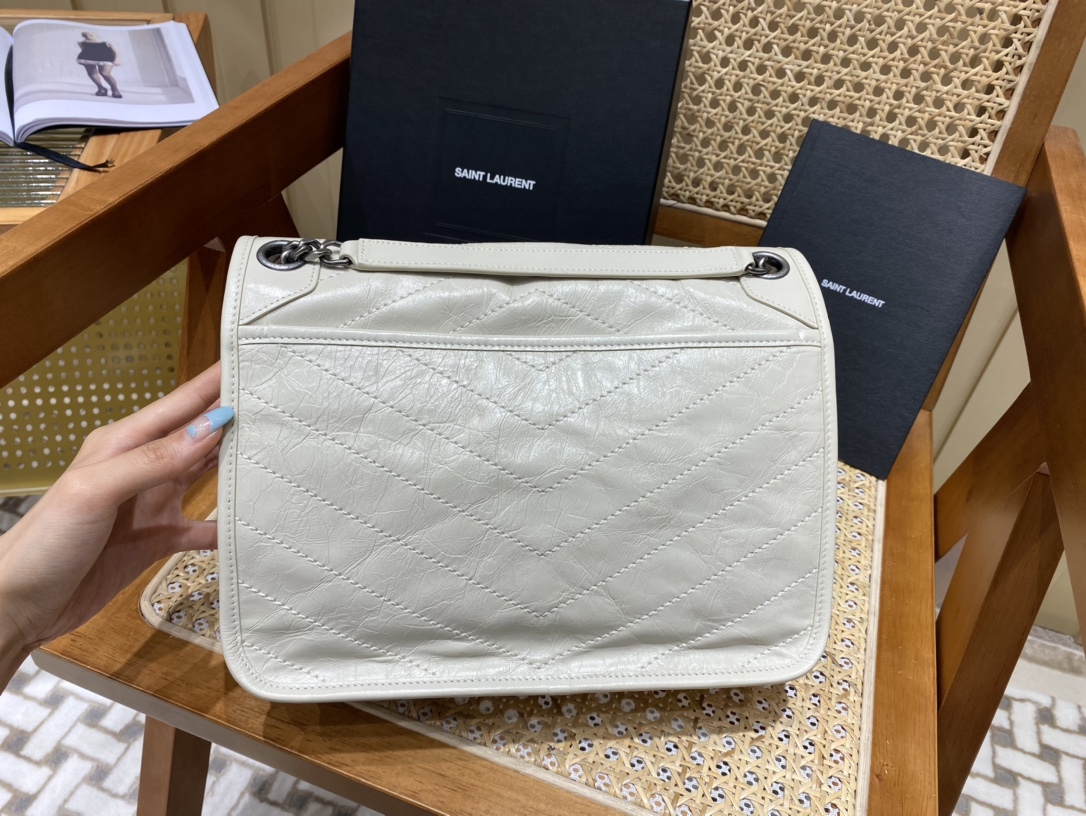 SAINT LAURENT  𝐍𝐢𝐤𝐢 28𝐜𝐦 #633158