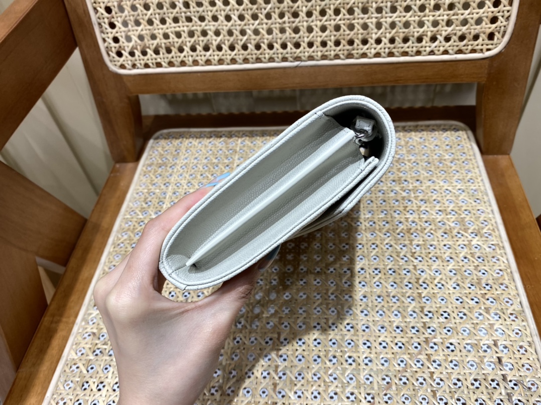 SAINT LAURENT 𝑴𝒐𝒏𝒐𝒈𝒓𝒂𝒎 𝑾𝒐𝒄  #377828