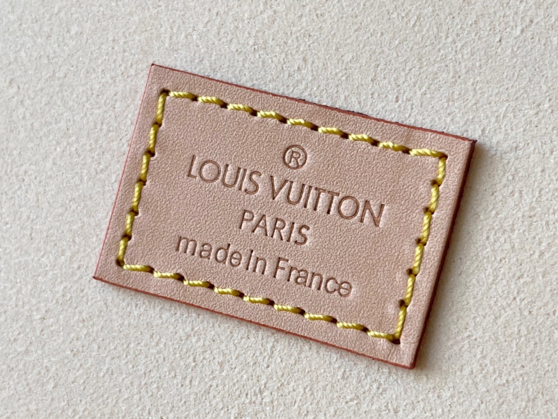 𝐋𝐎𝐔𝐈𝐒 𝐕𝐔𝐈𝐓𝐓𝐎𝐍     M47641