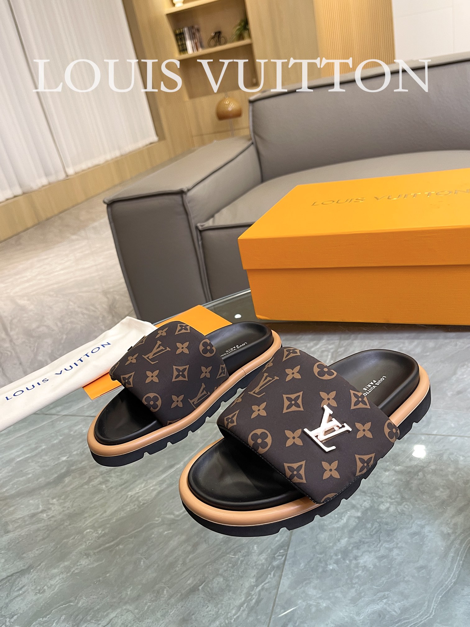 Louis Vuitton 2023 couple models embossed print