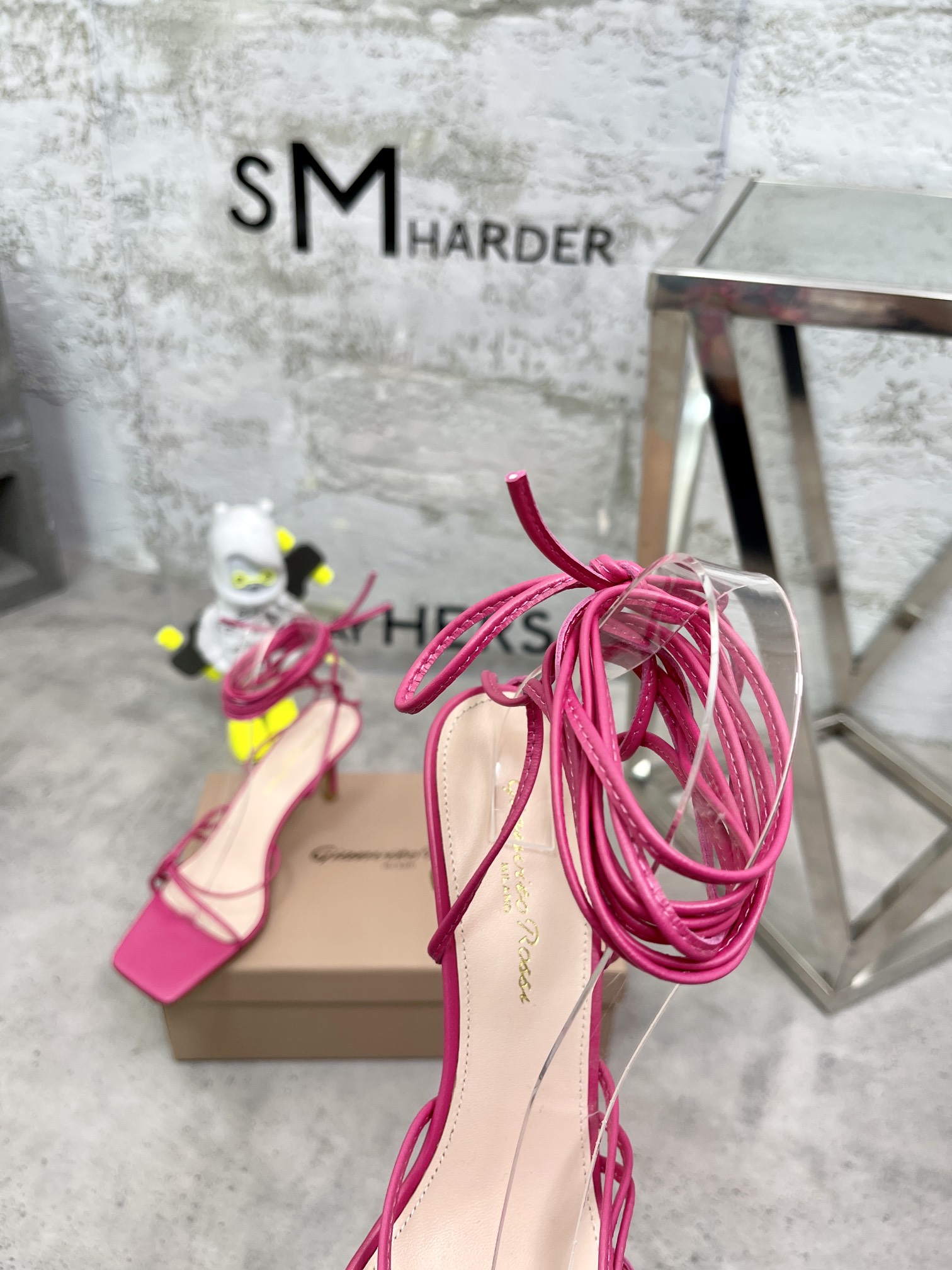 𝐆𝐢𝐚𝐧𝐯𝐢𝐭𝐨｜𝟐𝟎𝟐𝟑/𝐒𝐒 𝐧𝐞𝐰 Sylvie metallic high heels