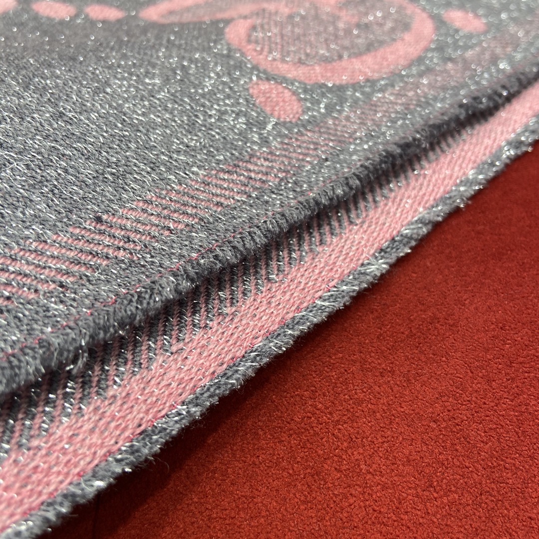GUCCI Wool jacquard scarf 96% wool 2% polyamide 2% metal fiber
