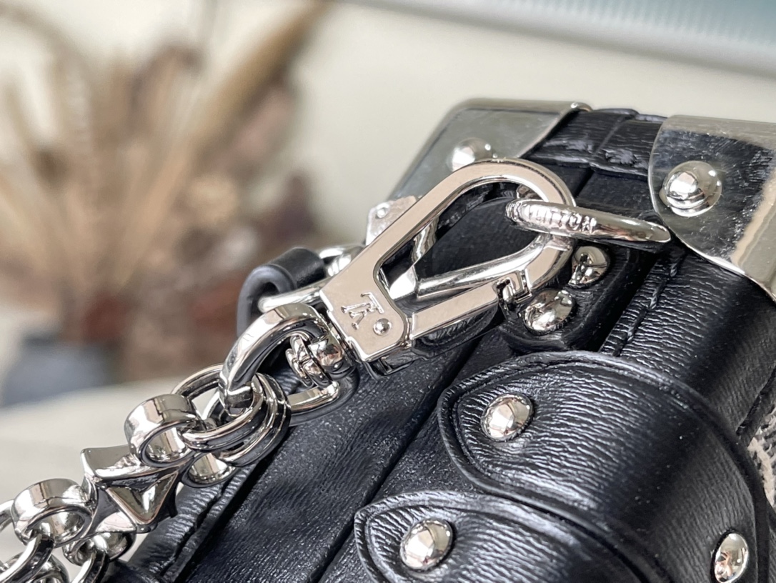 𝐋𝐎𝐔𝐈𝐒 𝐕𝐔𝐈𝐓𝐓𝐎𝐍 top original single M21462 Petite Malle handbag