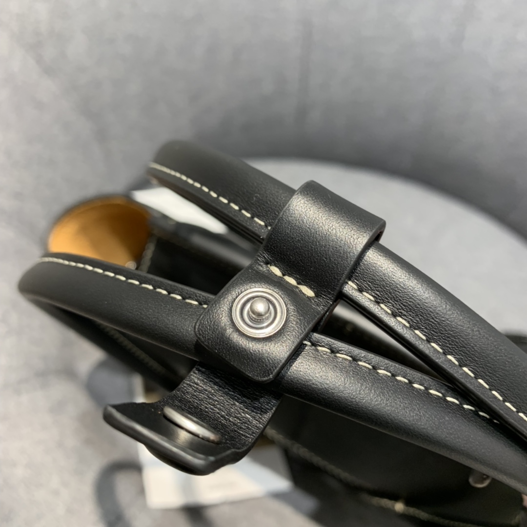 Bottega Veneta  ARCO  #600606