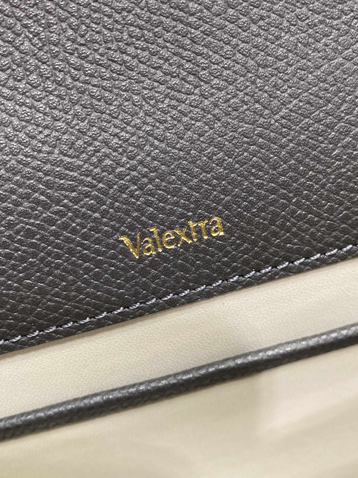 VALEXTRA   Valextra