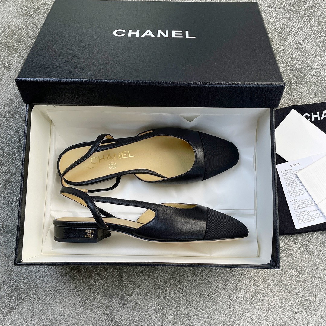 CHANEL especially popular color blocking single shoes continue the classic Chanel characteristics