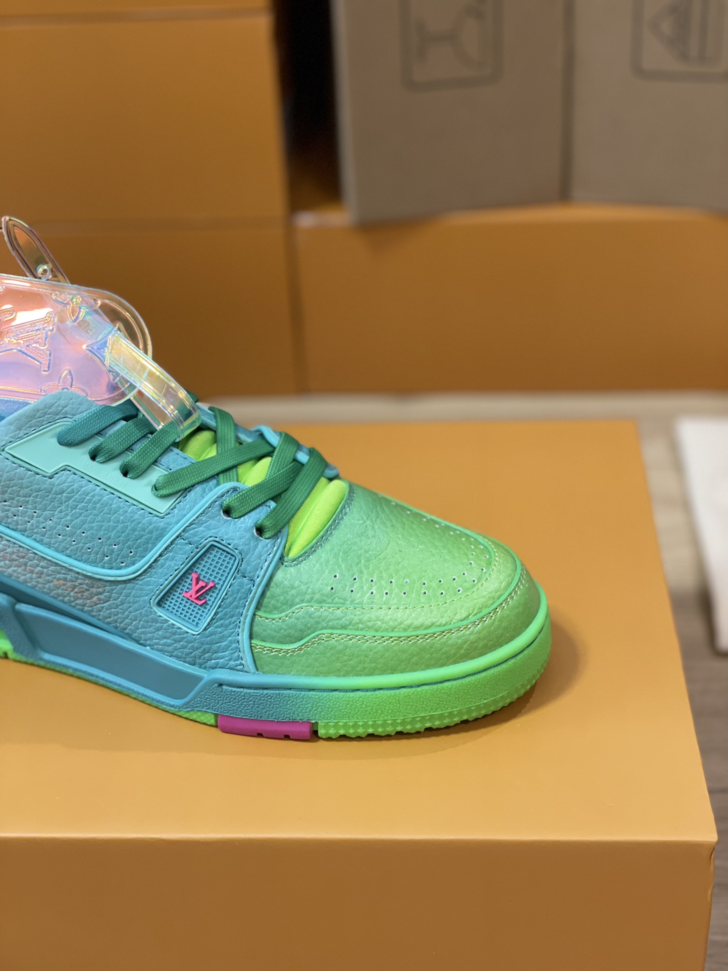 Louis Vuitton couple models LVTRAINER sneakers model number MS0119