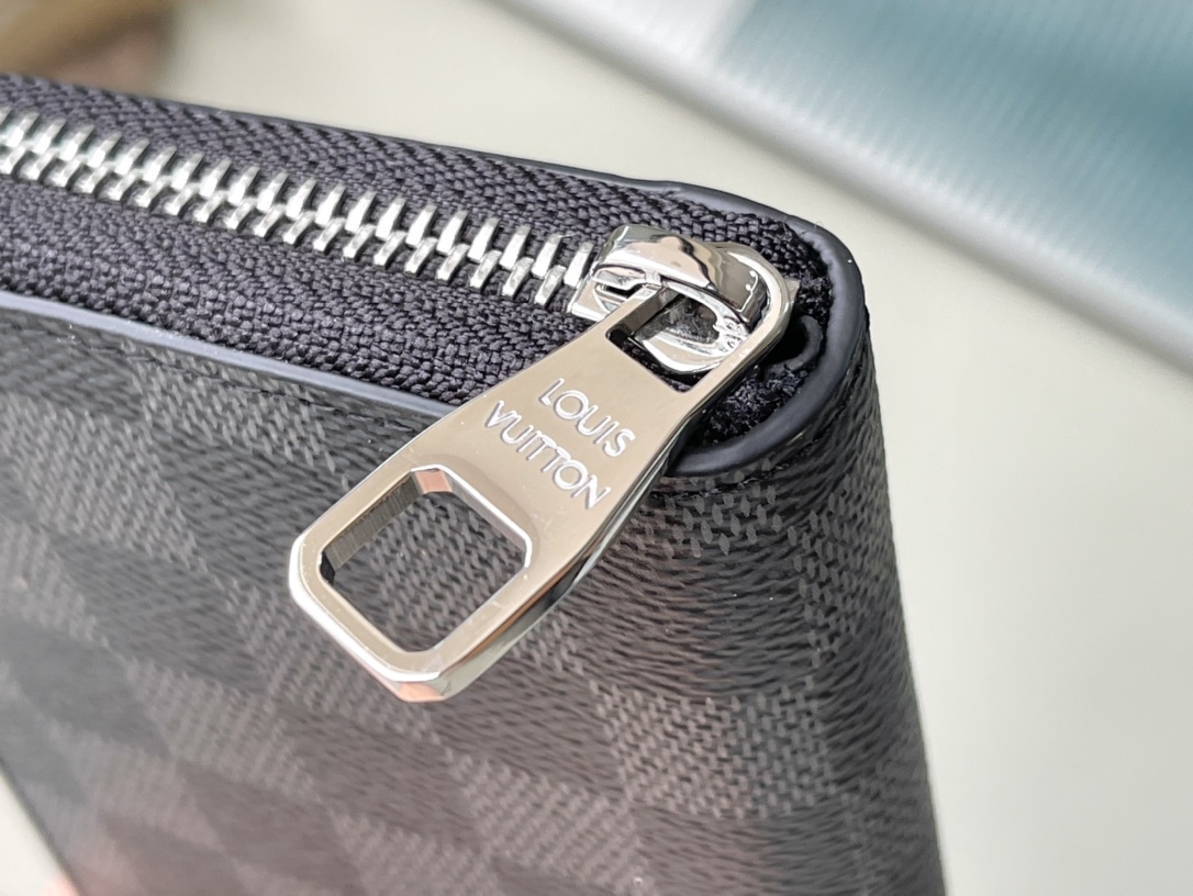 𝐋𝐎𝐔𝐈𝐒 𝐕𝐔𝐈𝐓𝐓𝐎𝐍    N63095