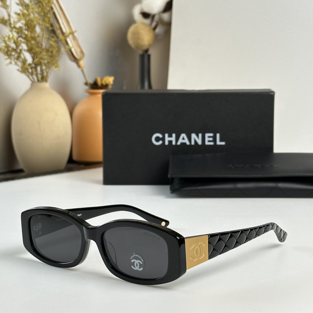 CHANEL  Fragrant Grandma Prism Design Medieval Style C74573S