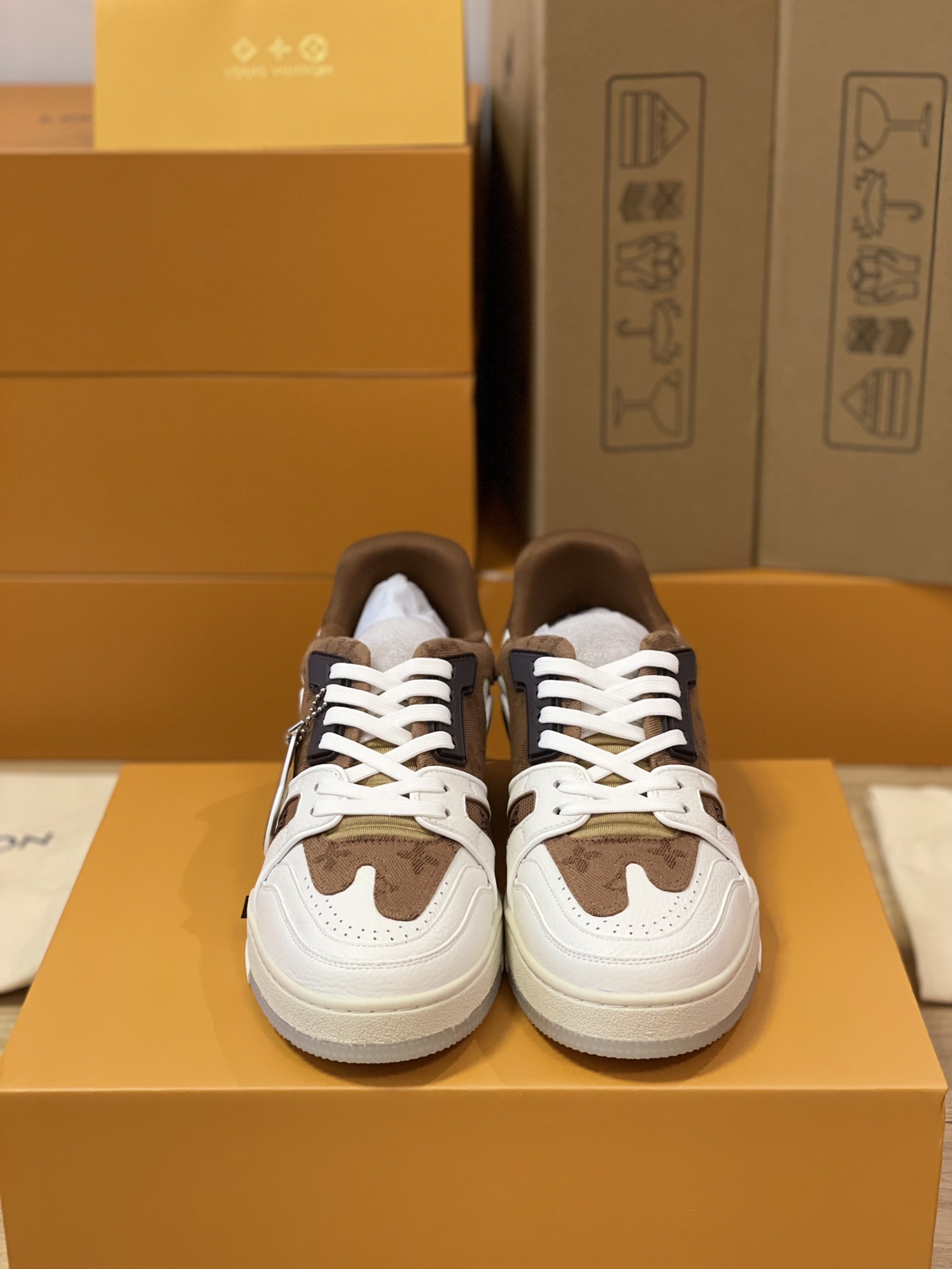 Louis Vuitton couple models DIY buckle sneakers sneakers