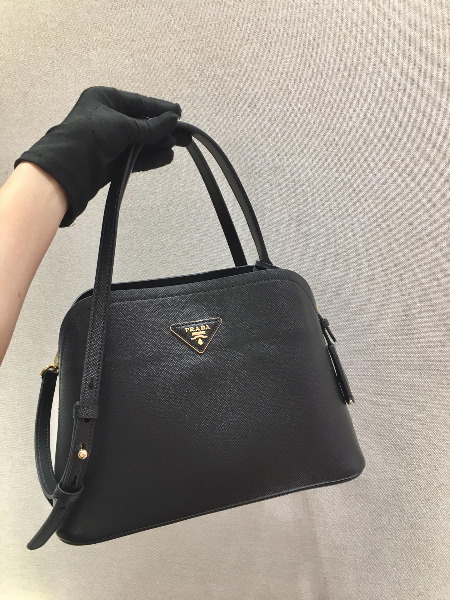 𝐏𝐑𝐀𝐃𝐀 Matinee Handbag 1BA282