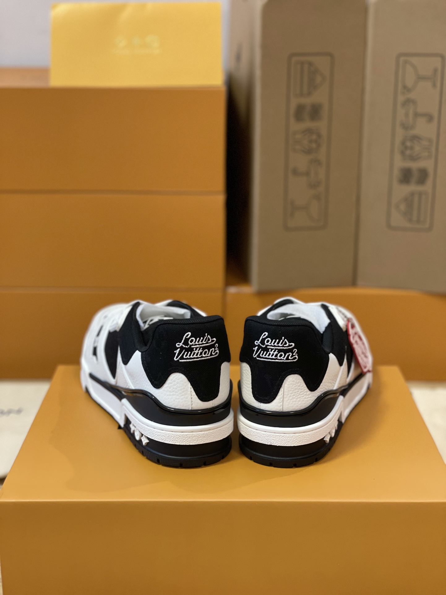 Louis Vuitton couple models DIY buckle sneakers sneakers