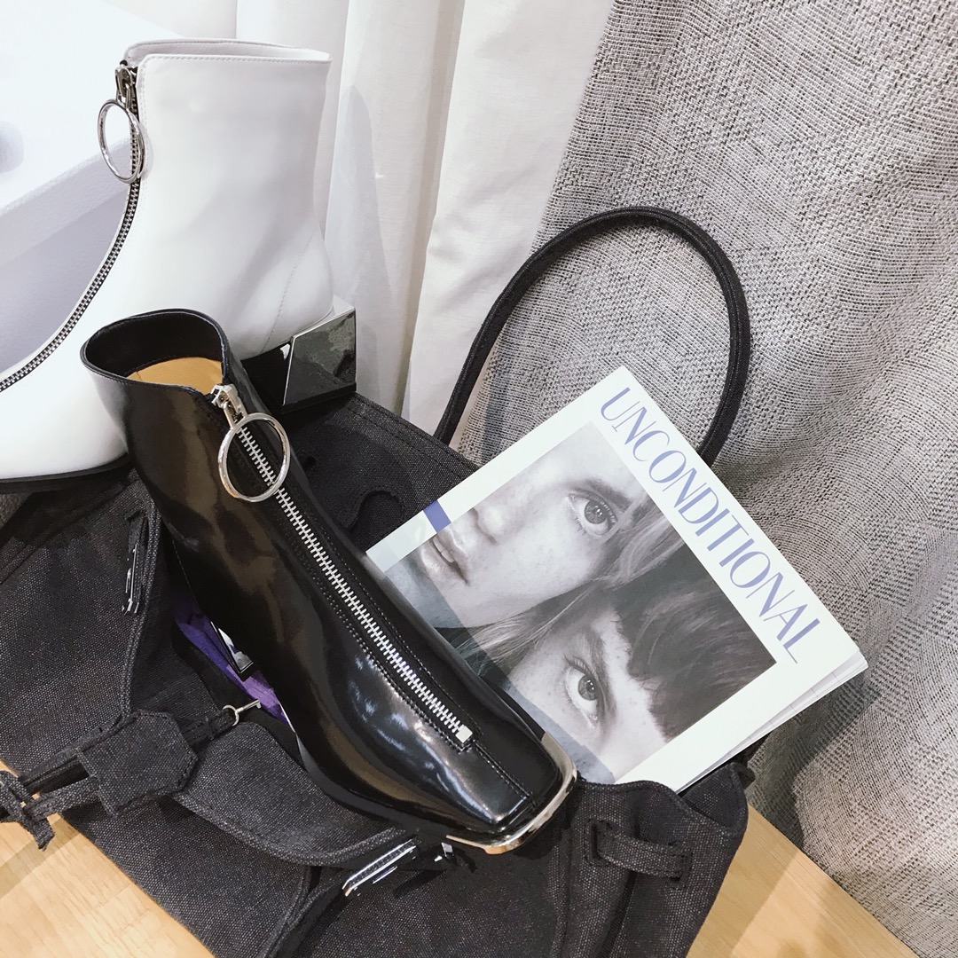 Lost in echo boots with large round buckle