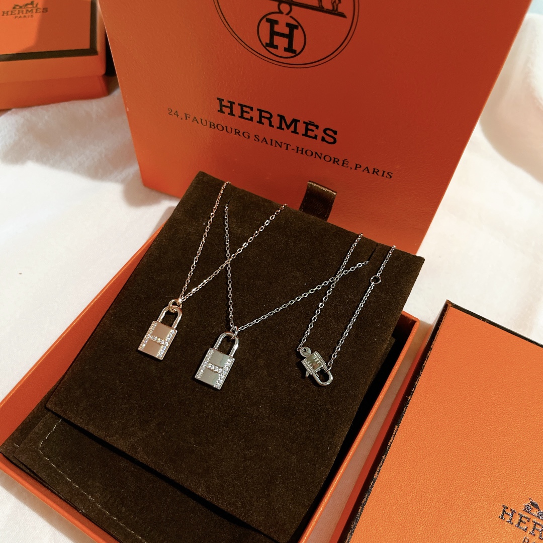 Hermes necklace