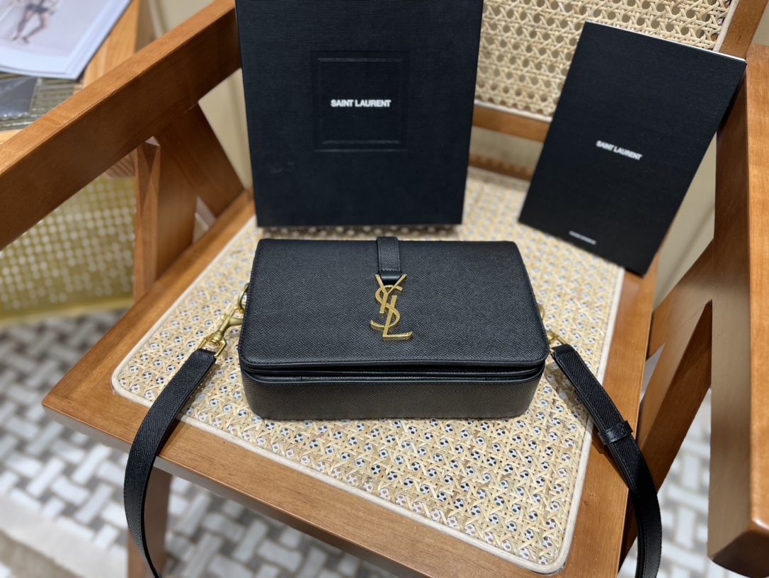 SAINT LAURENT 𝗨𝗻𝗶𝘃𝗲𝗿𝘀𝗶𝘁𝘆 𝗕𝗮𝗴 #416652original leather.JD