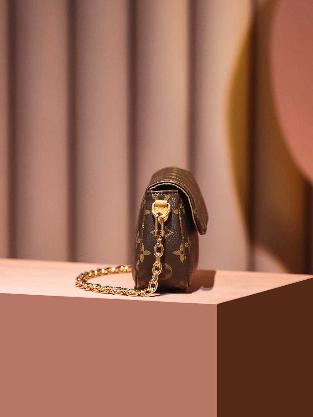 Louis Vuitton 𝐖𝐀𝐋𝐋𝐄𝐓 𝐎𝐍 𝐂𝐇𝐀𝐈𝐍 𝐈𝐕𝐘 Generation level - underarm bag #M81911#