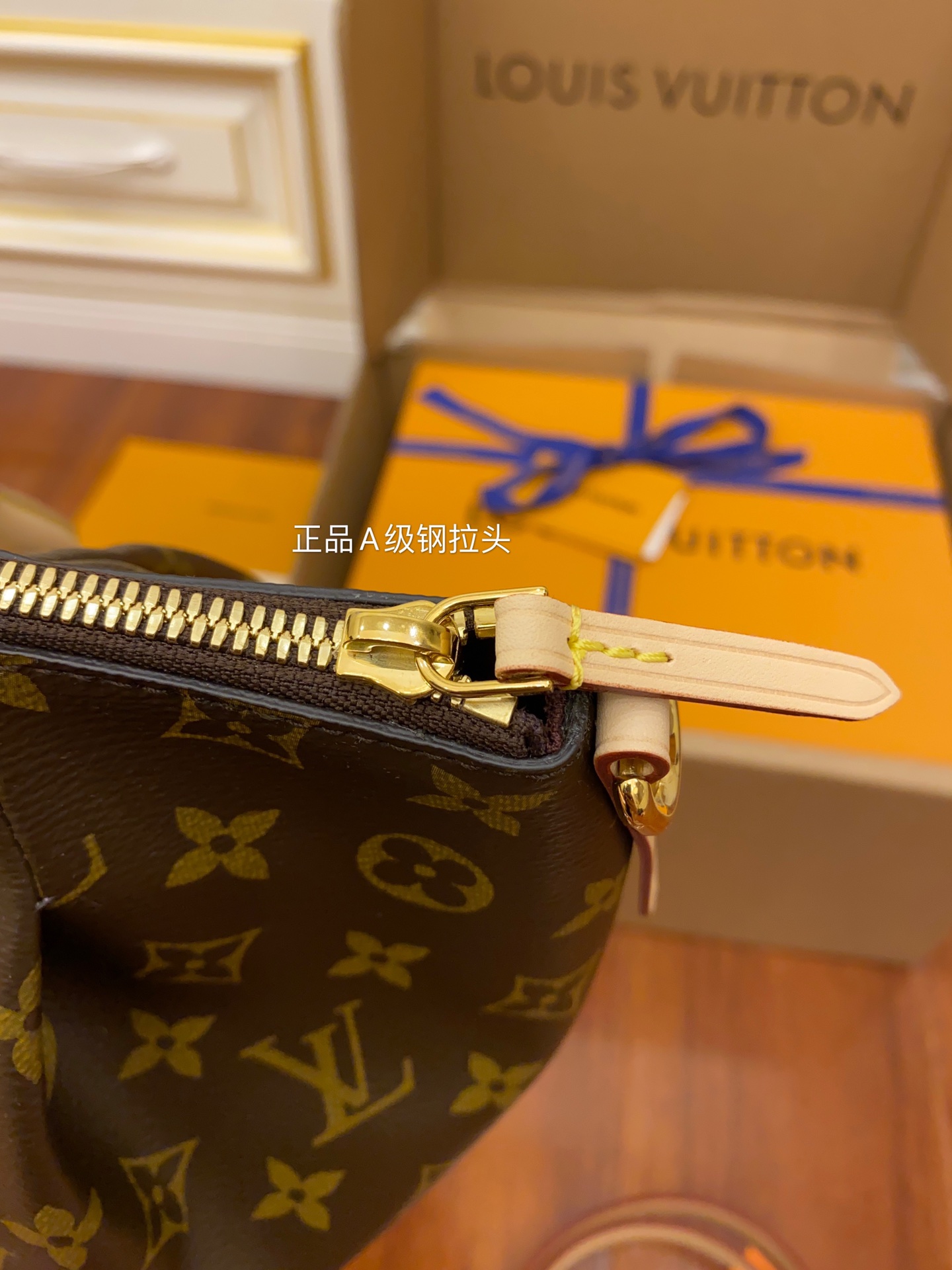 Louis Vuitton M48813