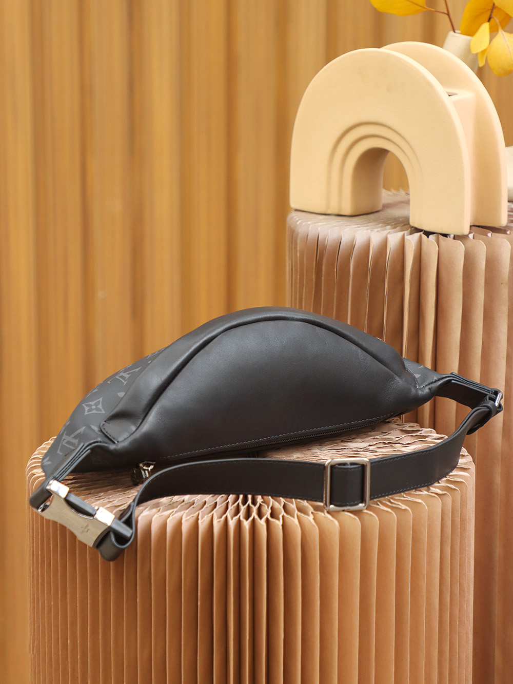 Louis Vuitton 𝐃𝐈𝐒𝐂𝐎𝐕𝐄𝐑𝐘 Belt Bag M44336