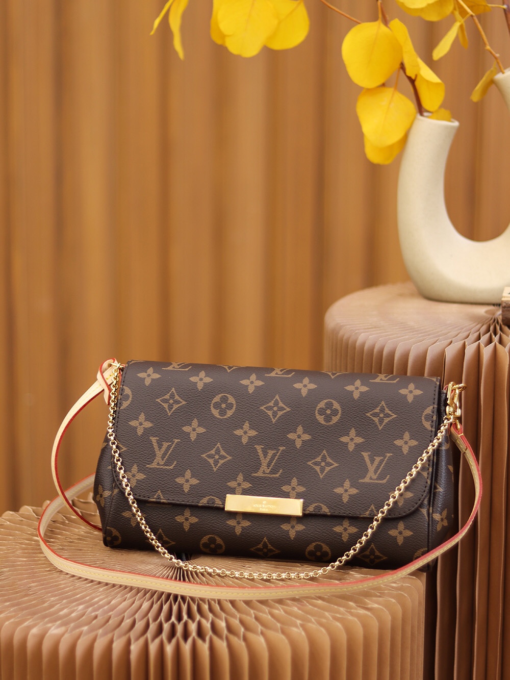 Louis Vuitton 𝐅𝐀𝐕𝐎𝐑𝐈𝐓𝐄 M40718