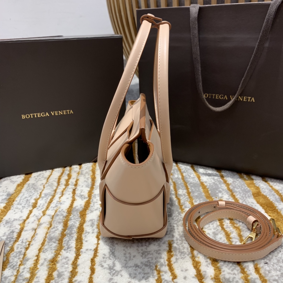 Bottega Veneta  ARCO  #600606