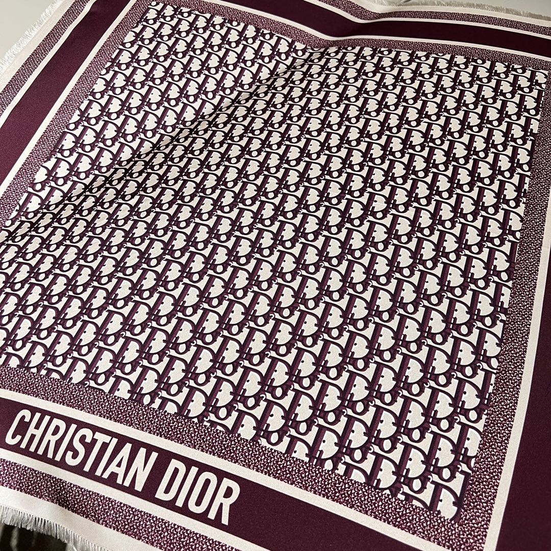 𝐃𝐢𝐨𝐫 ·Bookmark Square Scarf