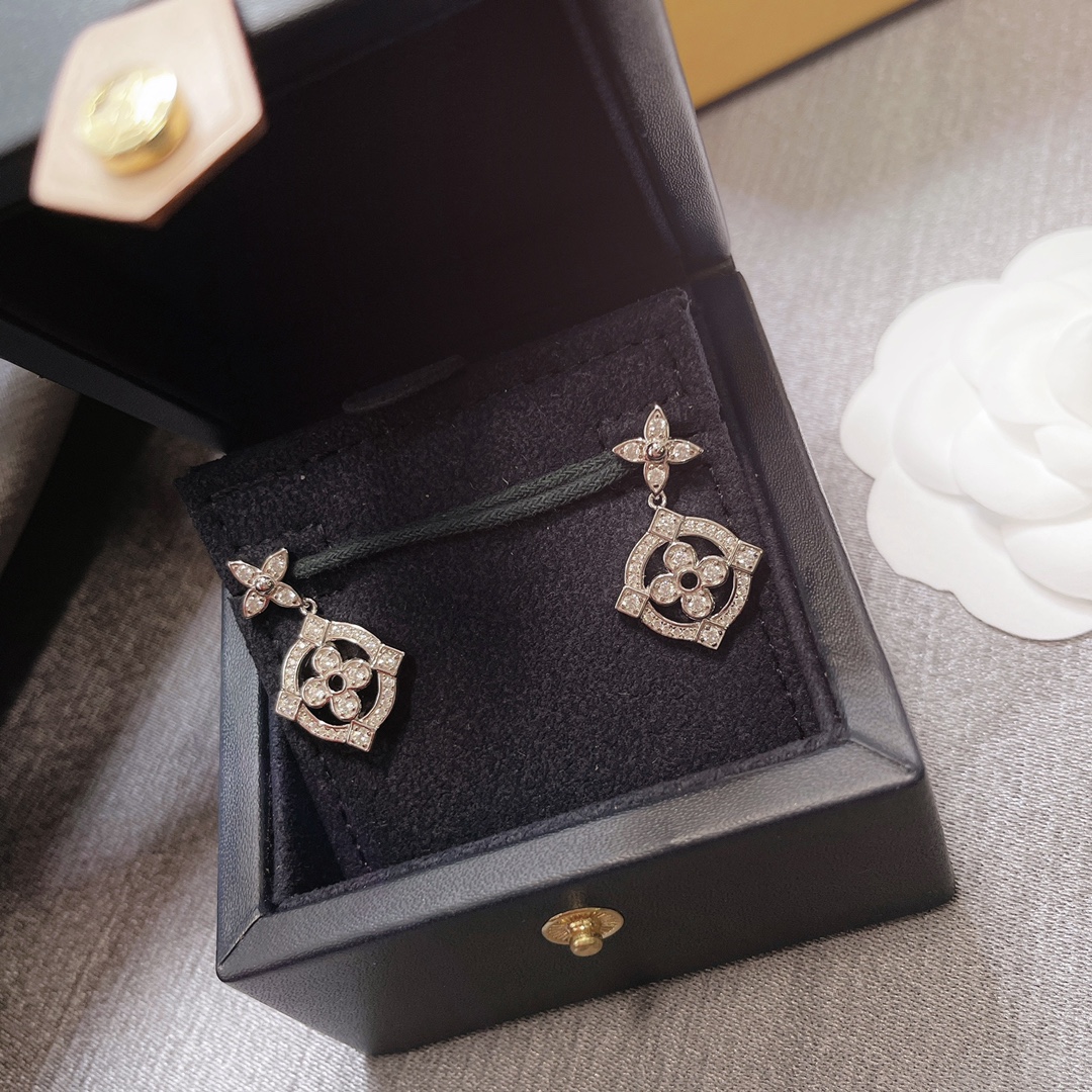 Louis Vuitton Lv new flower stud earrings