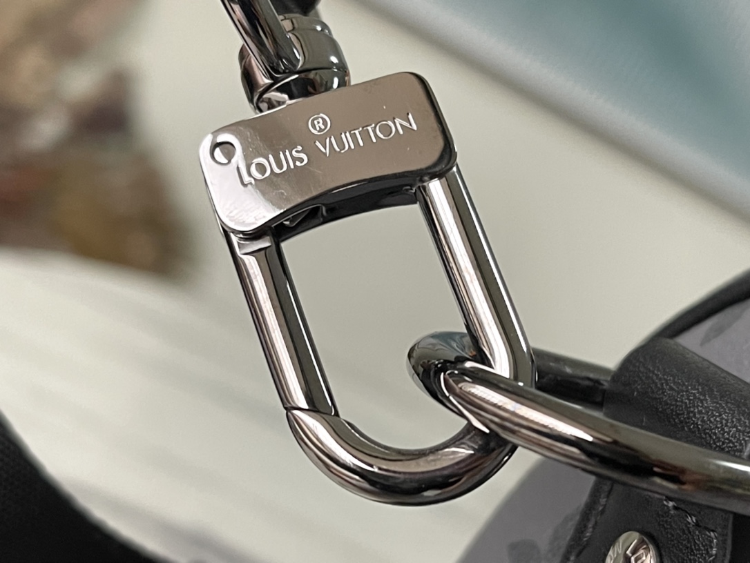 𝐋𝐎𝐔𝐈𝐒 𝐕𝐔𝐈𝐓𝐓𝐎𝐍   M46271