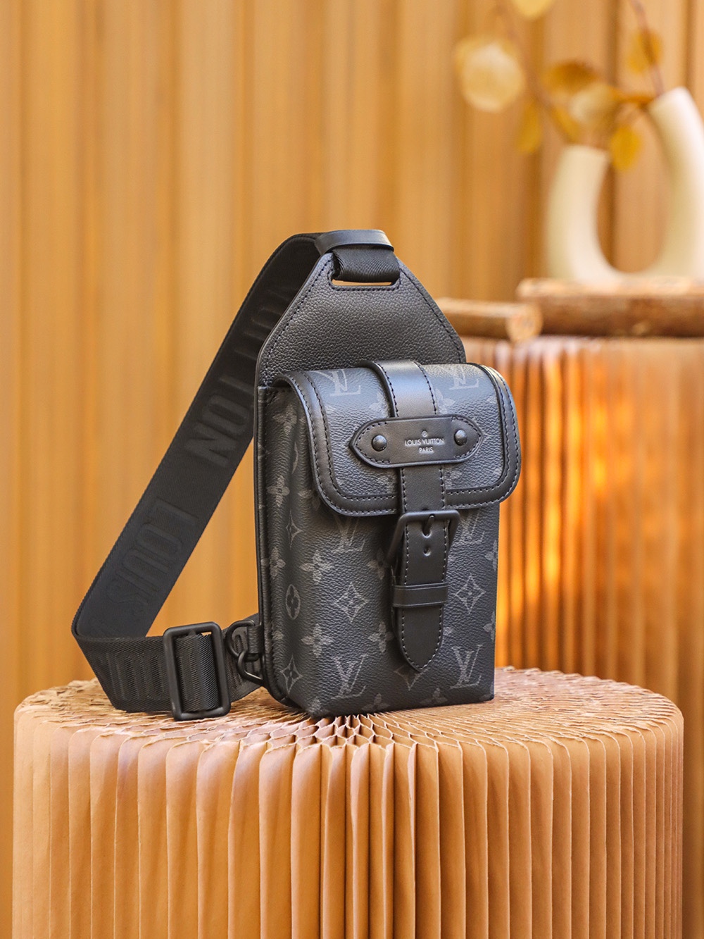 Louis Vuitton𝐒𝐀𝐔𝐌𝐔𝐑 shoulder bag #M45912