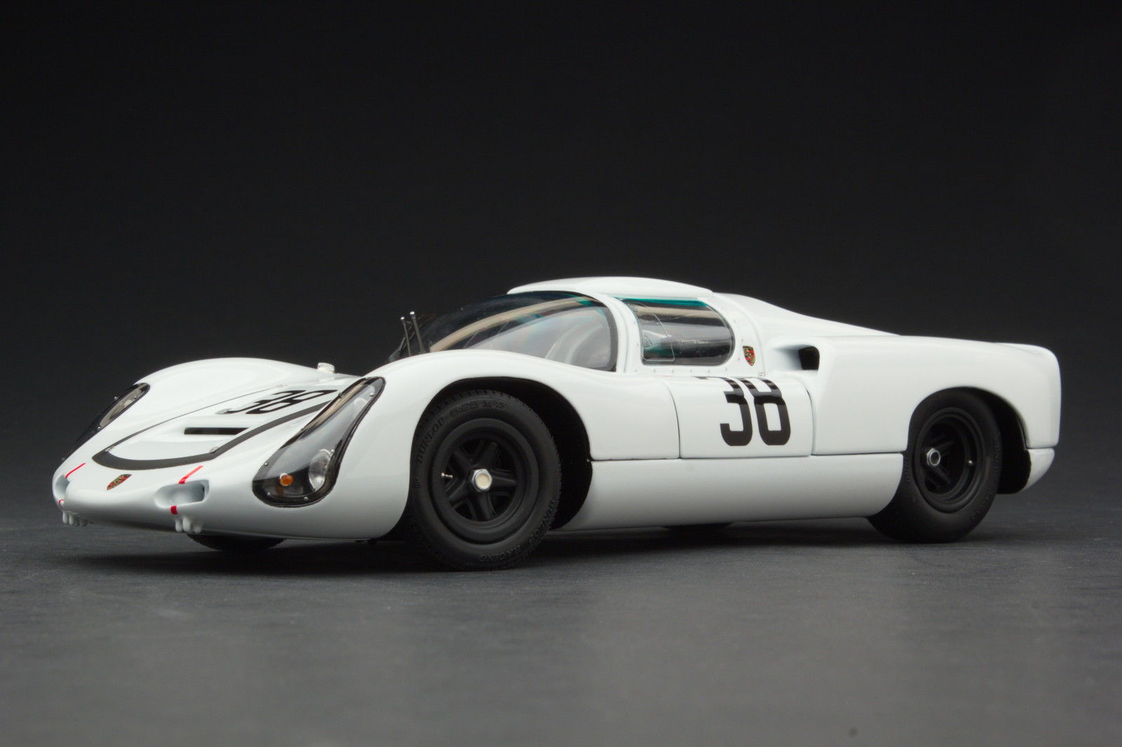 EXOTO 1:18 1967 Porsche 910 #38 Le Mans 24 Hours Jochen Neerpasch, Rolf Stommelen MTB00062C