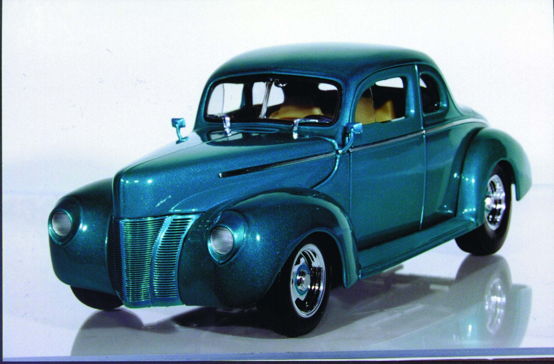 1:18 Ertl Ford Street Rod '40 High Tech LT-1