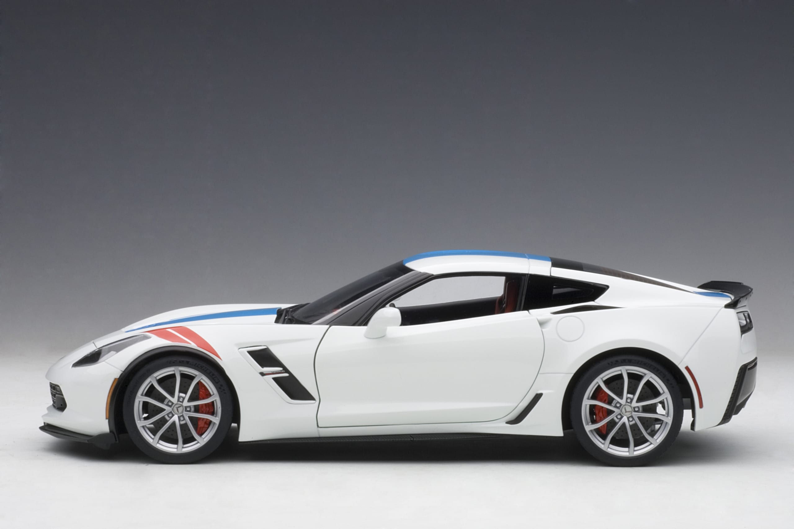 AUTOart 1:18 Chevrolet Corvette C7 Grand Sport (Artic White) 71271